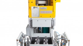 Pneumatische
Sonderentgratanlage
mit Schiebetisch Pneumatische
Sonderentgratanlage
mit Schiebetisch