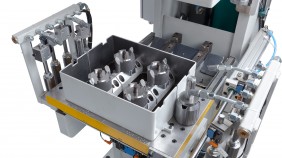 Pneumatische
Sonderentgratanlage
mit Schiebetisch Pneumatische
Sonderentgratanlage
mit Schiebetisch