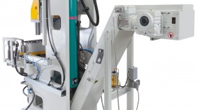 Pneumatische
Sonderentgratanlage
mit Schiebetisch Pneumatische
Sonderentgratanlage
mit Schiebetisch